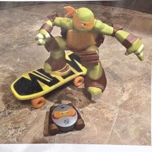 Ninja Turtle Action Figure with Skateboard - Green and Brown
